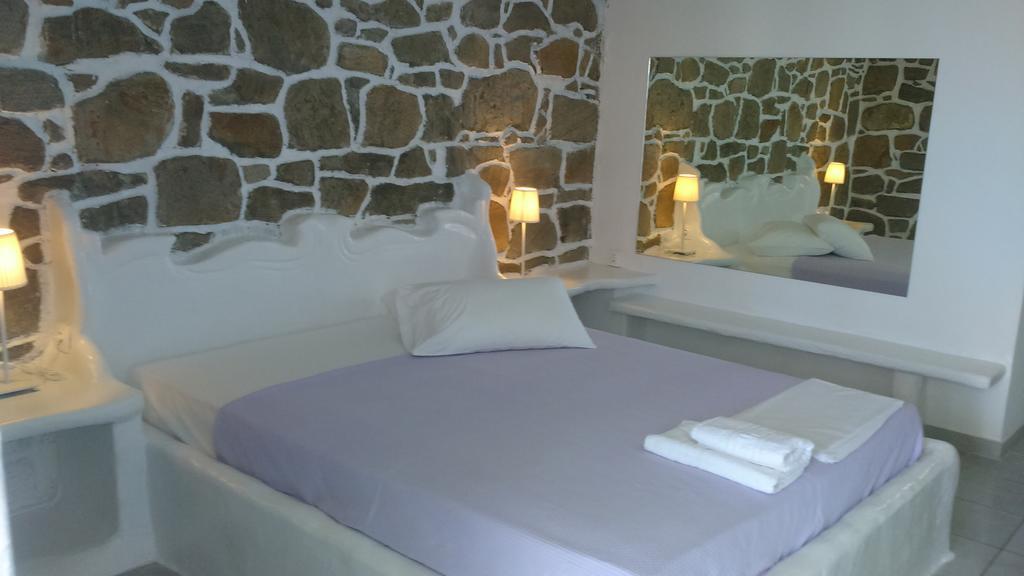Hotel Adamas Exterior photo