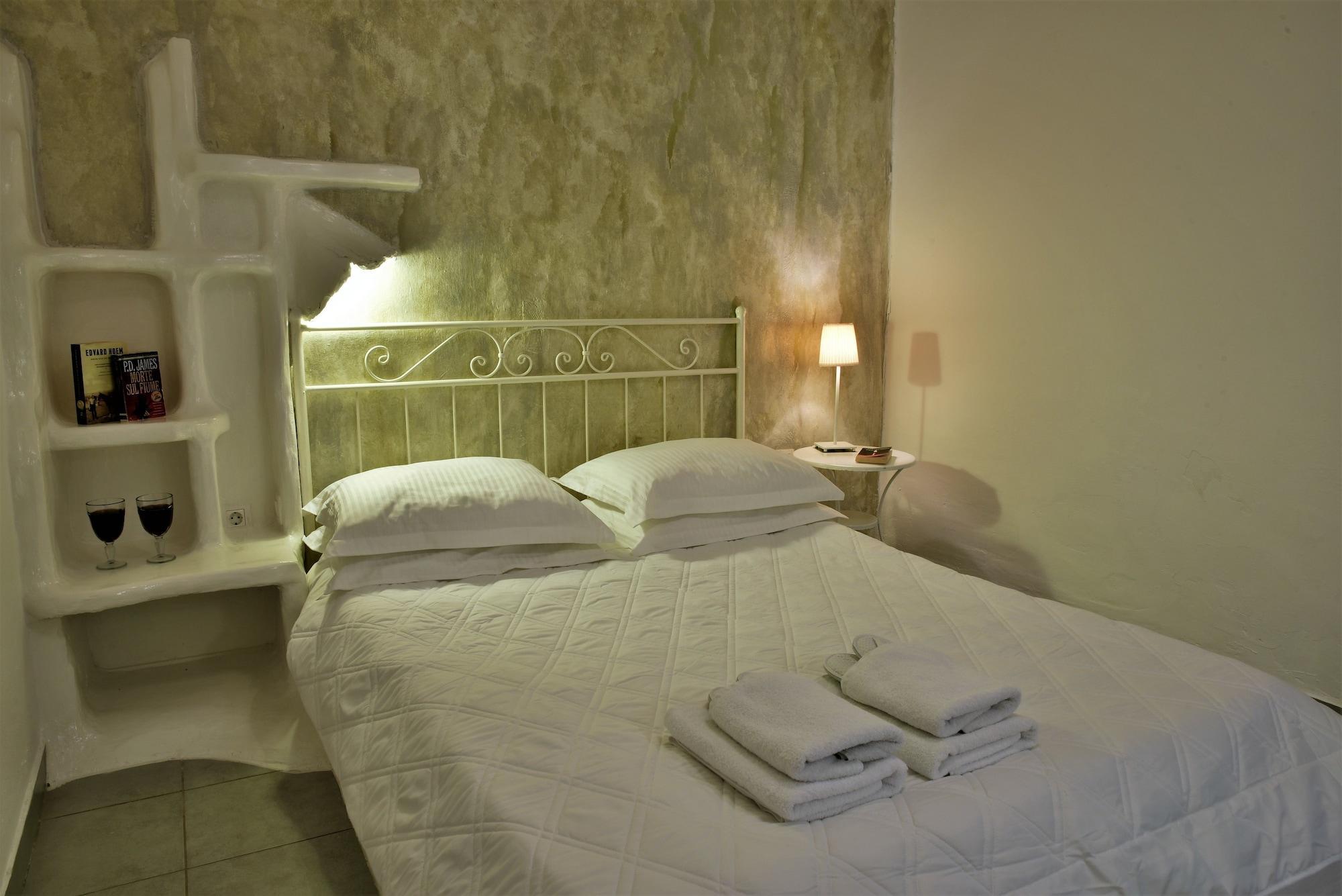 Hotel Adamas Exterior photo