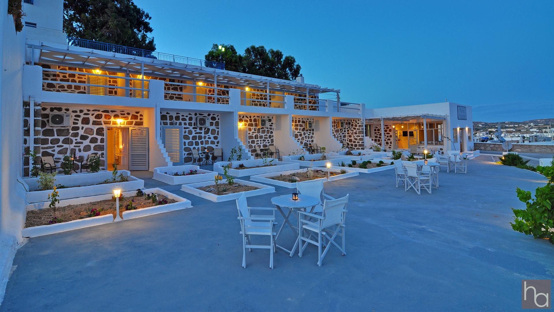 Hotel Adamas Exterior photo
